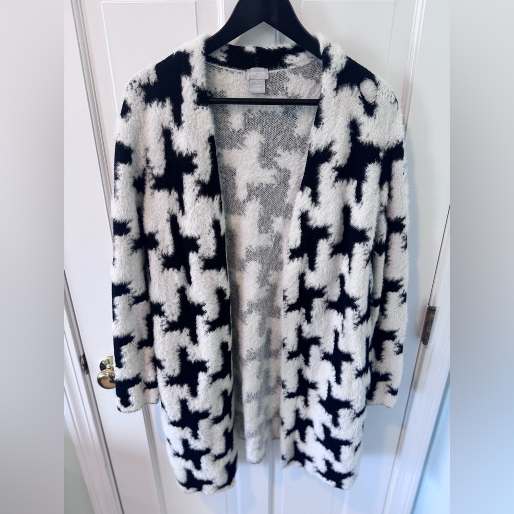Chicos White and Black Patterned Sweater